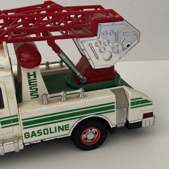 Vintage 1994 Hess Toy Rescue Truck with Sounds and Lights - Picture 3 of 10